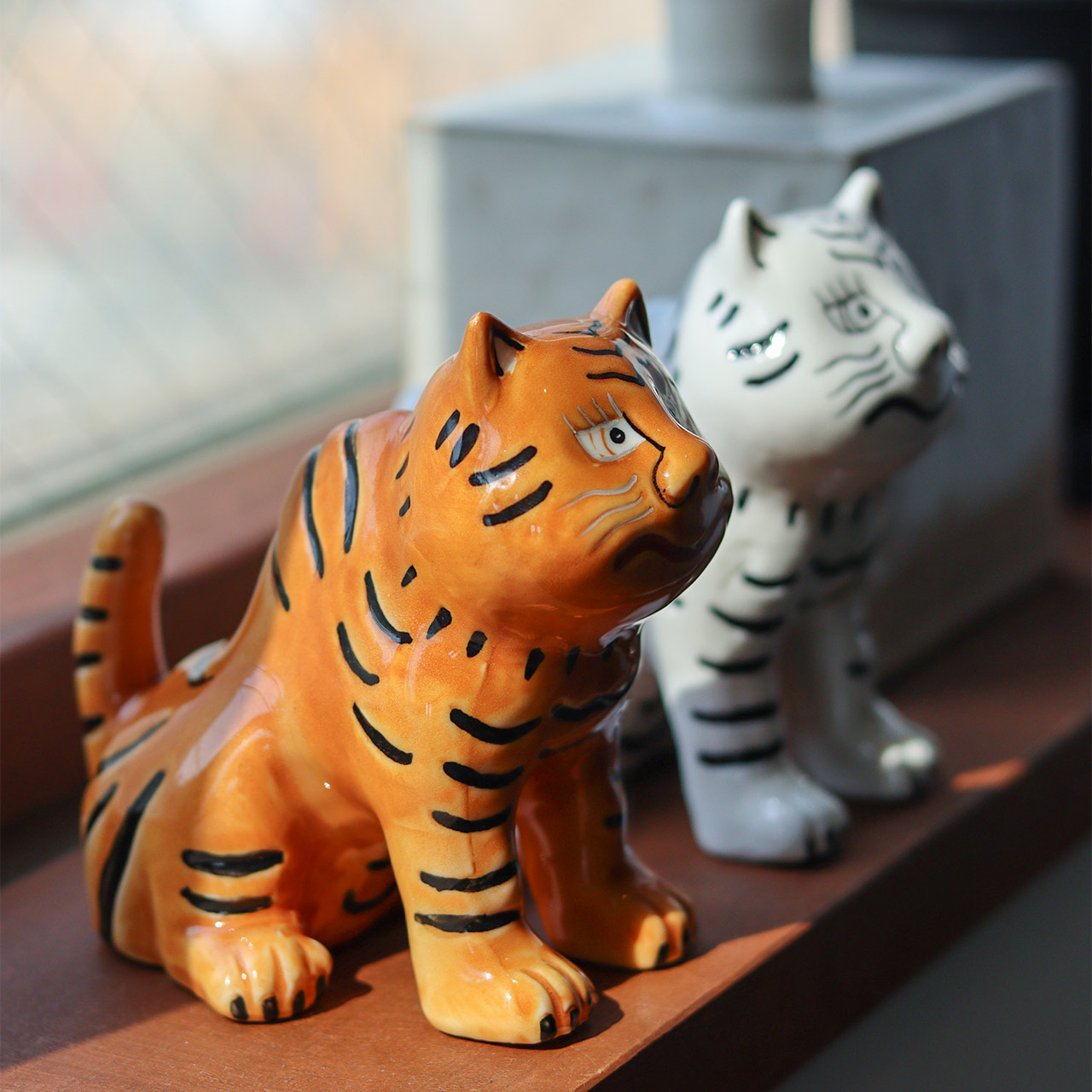 TIBETAN TIGER OBJECT / チベタン タイガーオブジェ - WHITE