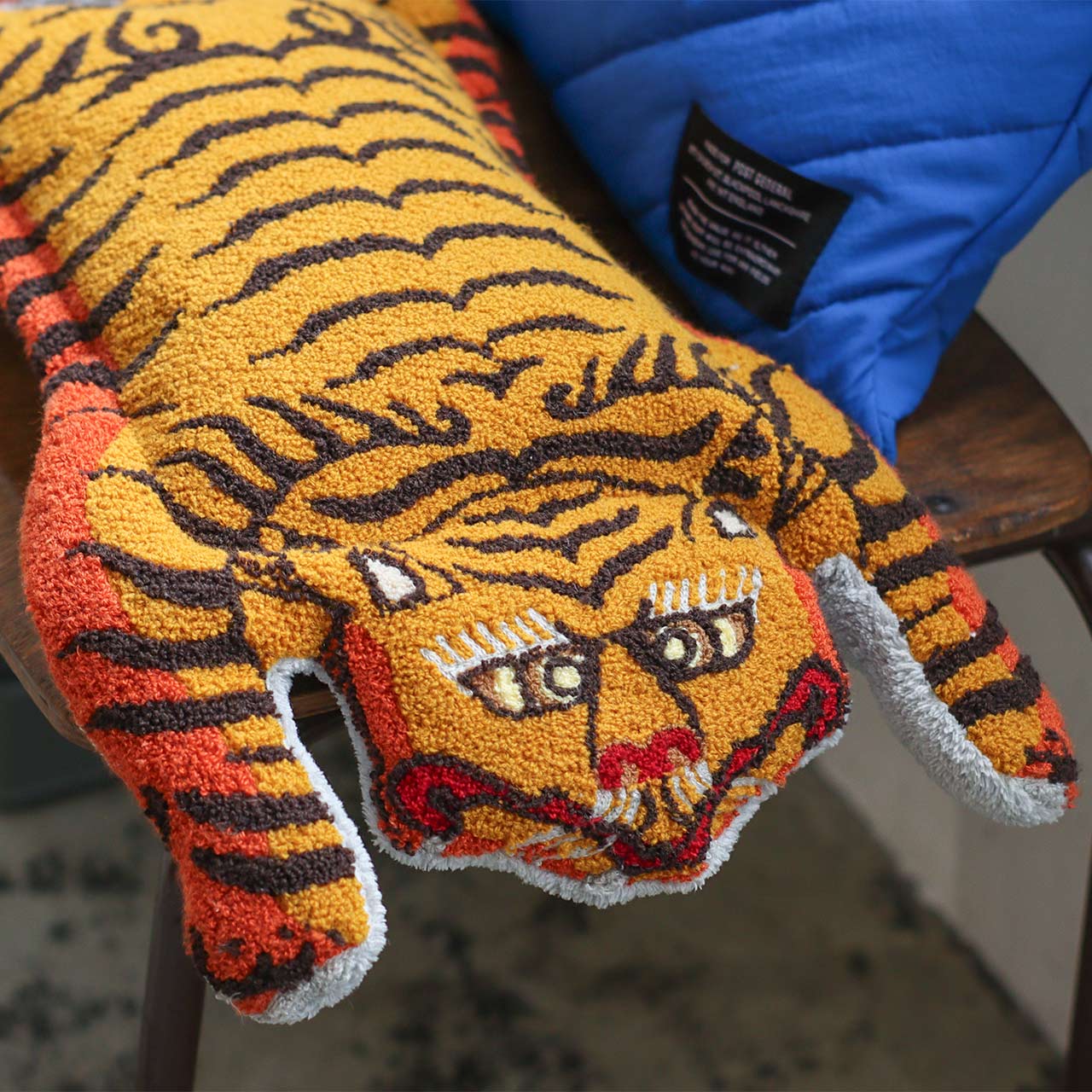 PLUMP ELECTRIC HOT WATER BAG & CUSHION TIGER / プランプ充電式