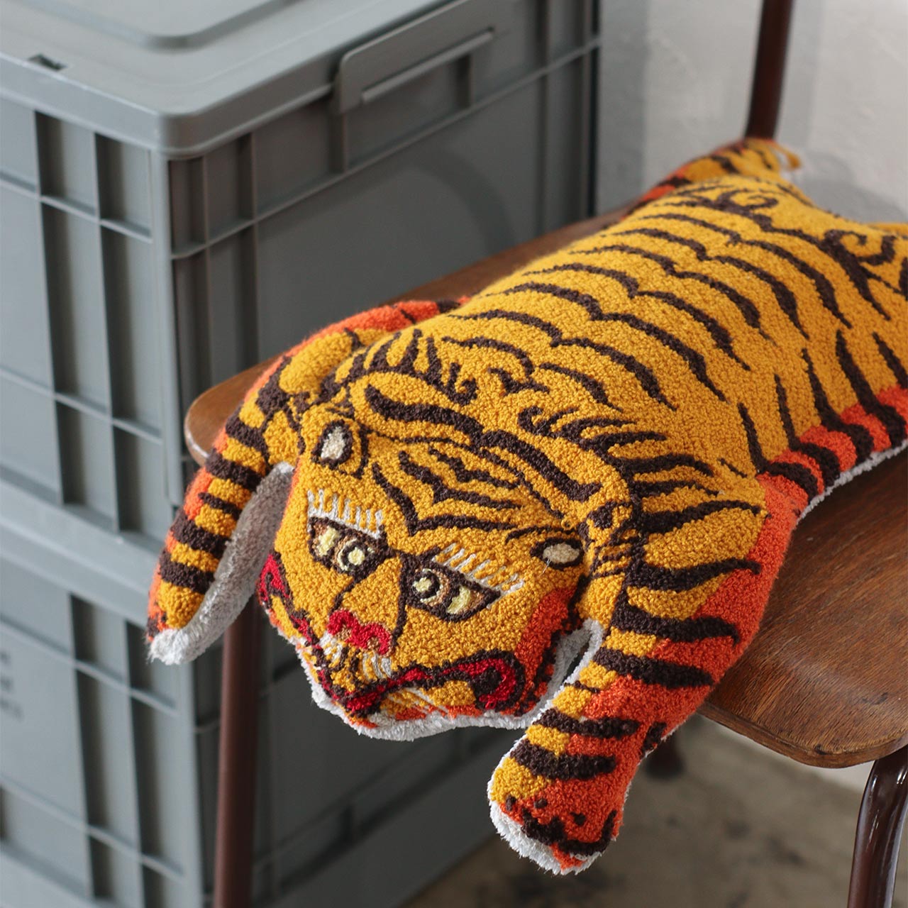 PLUMP ELECTRIC HOT WATER BAG & CUSHION TIGER / プランプ充電式