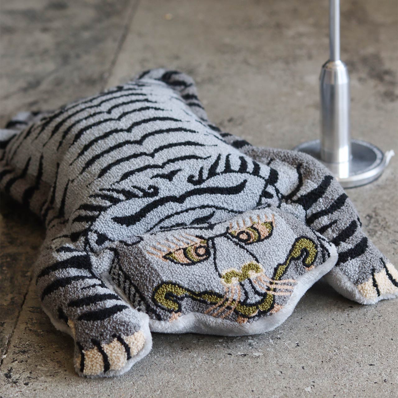 PLUMP ELECTRIC HOT WATER BAG & CUSHION TIGER / プランプ充電式