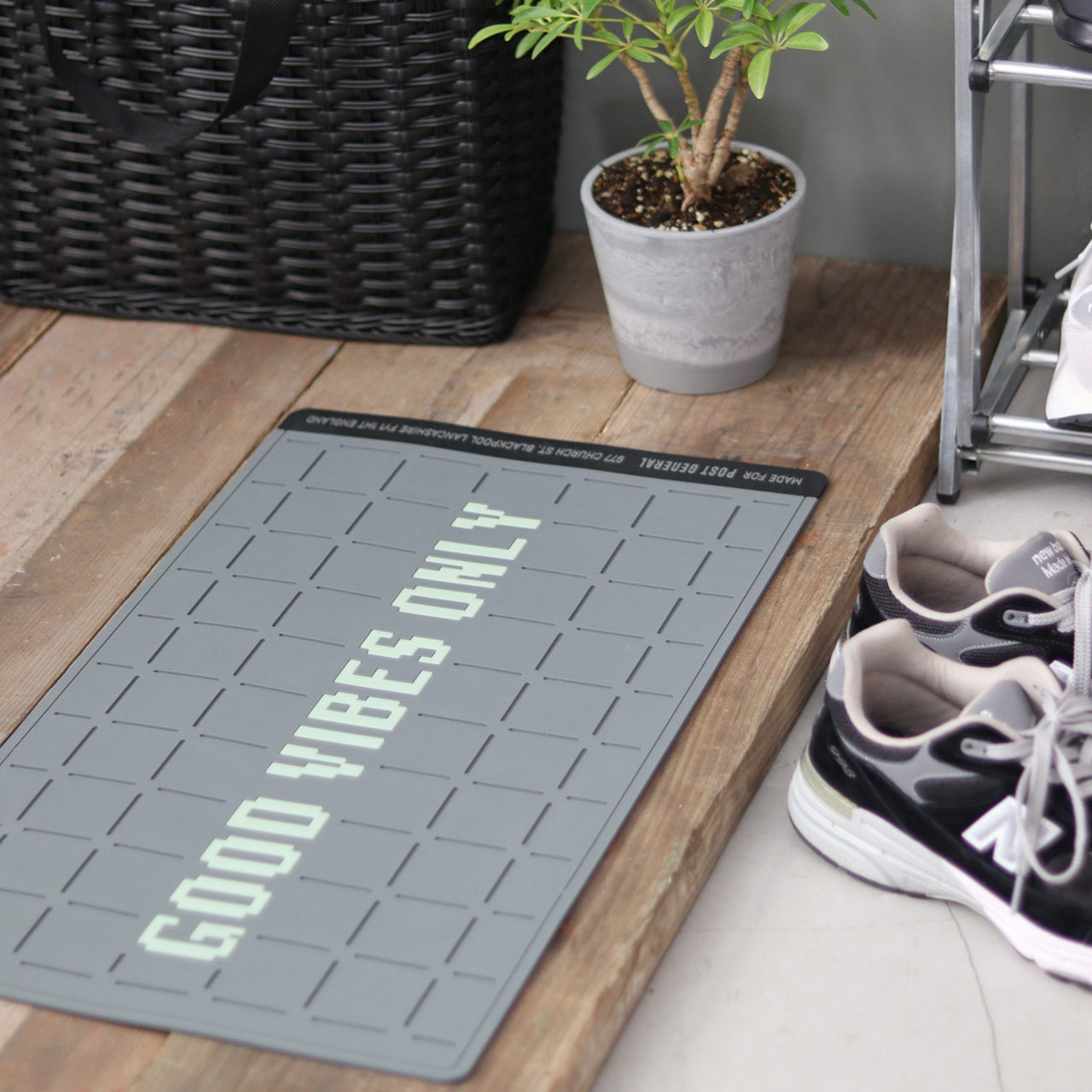 RUBBER LUMINOUS DOOR MAT GOOD VIBES ONLY / ラバールミナス