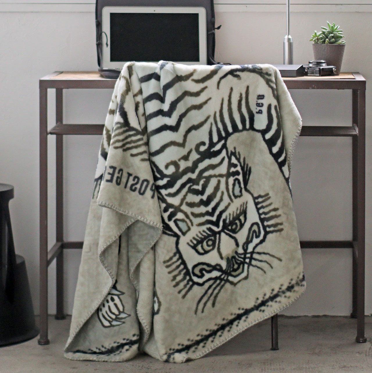 FLANNEL FLEECE BLANKET / フランネル フリースブランケット - TIGER