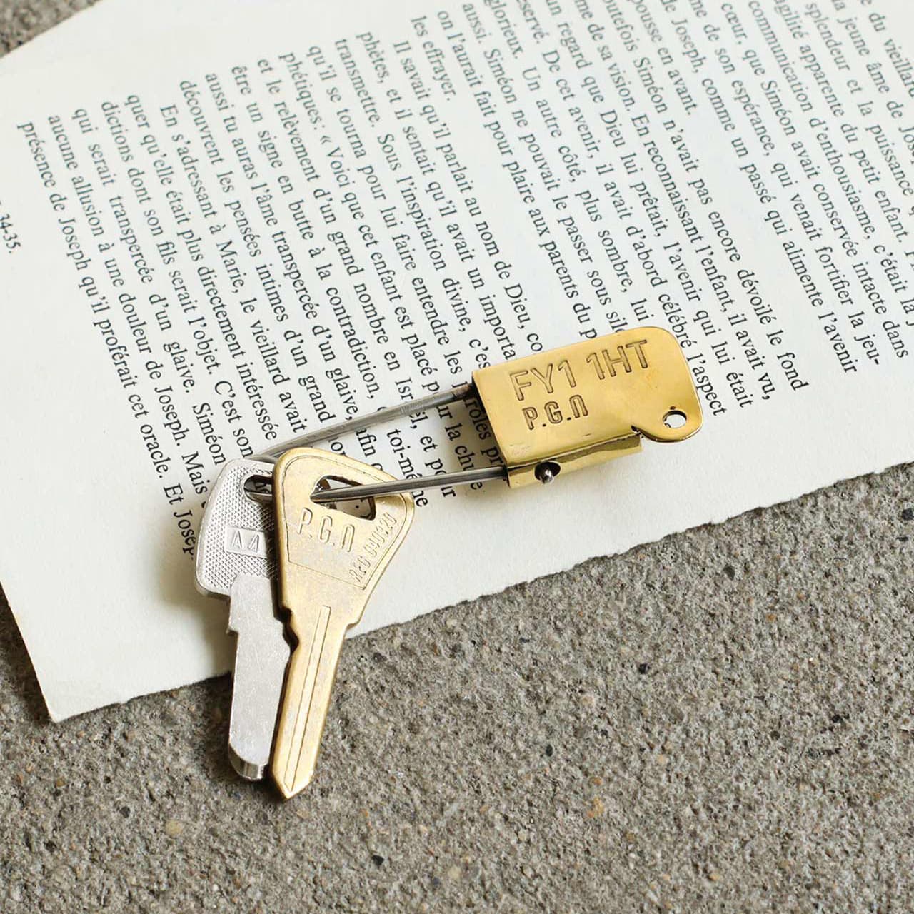 BRASS KEY HOLDER PIN / ブラス キーホルダーピン - 【982360001