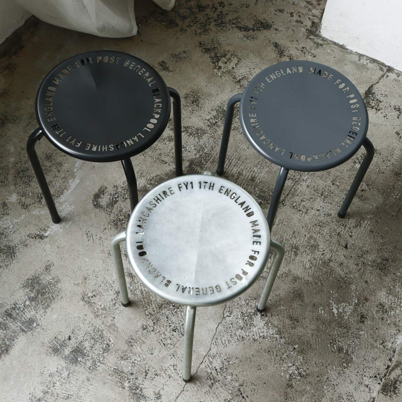 STACKABLE METAL STOOL / スタッカブルメタルスツール - BLACK