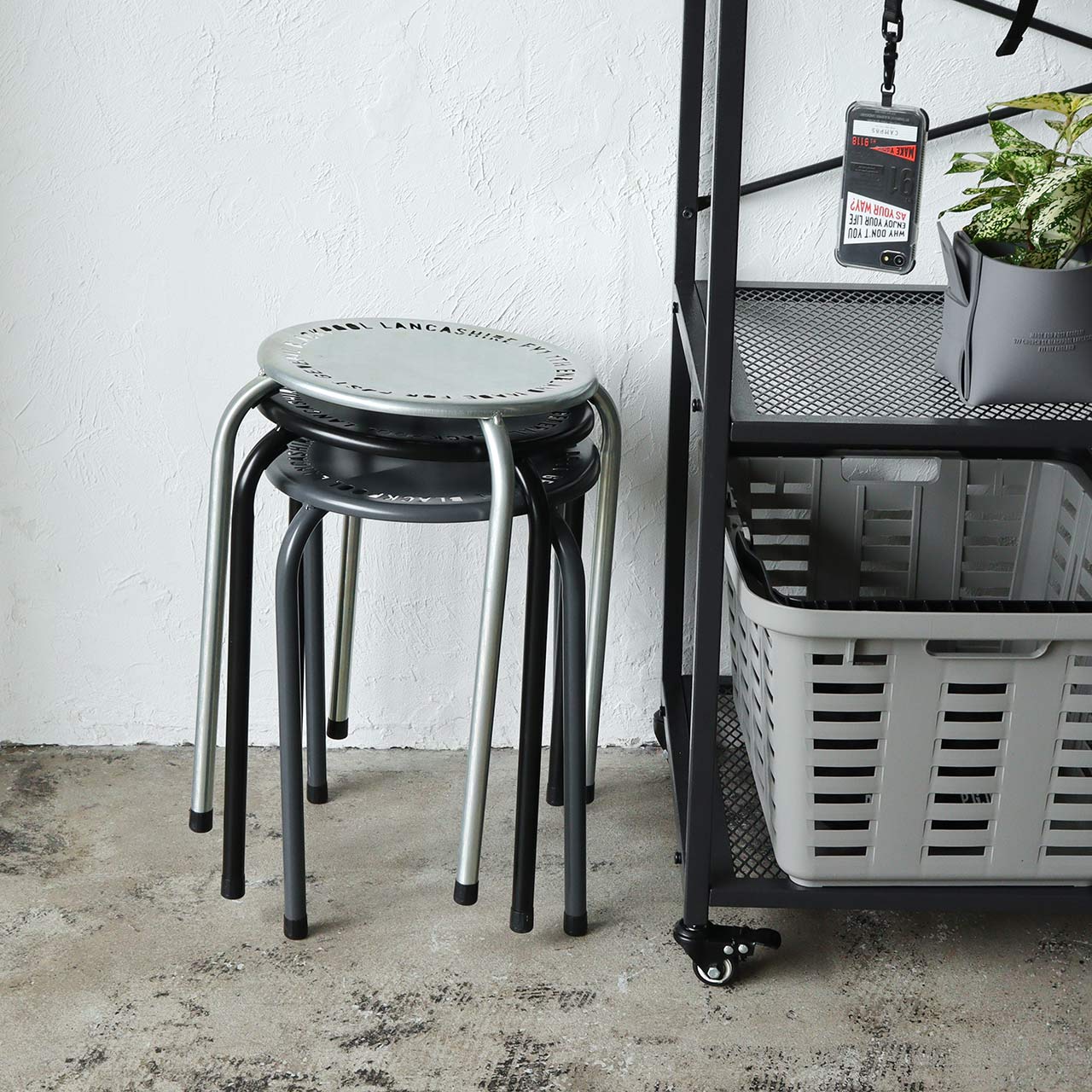 STACKABLE METAL STOOL / スタッカブルメタルスツール - BLACK