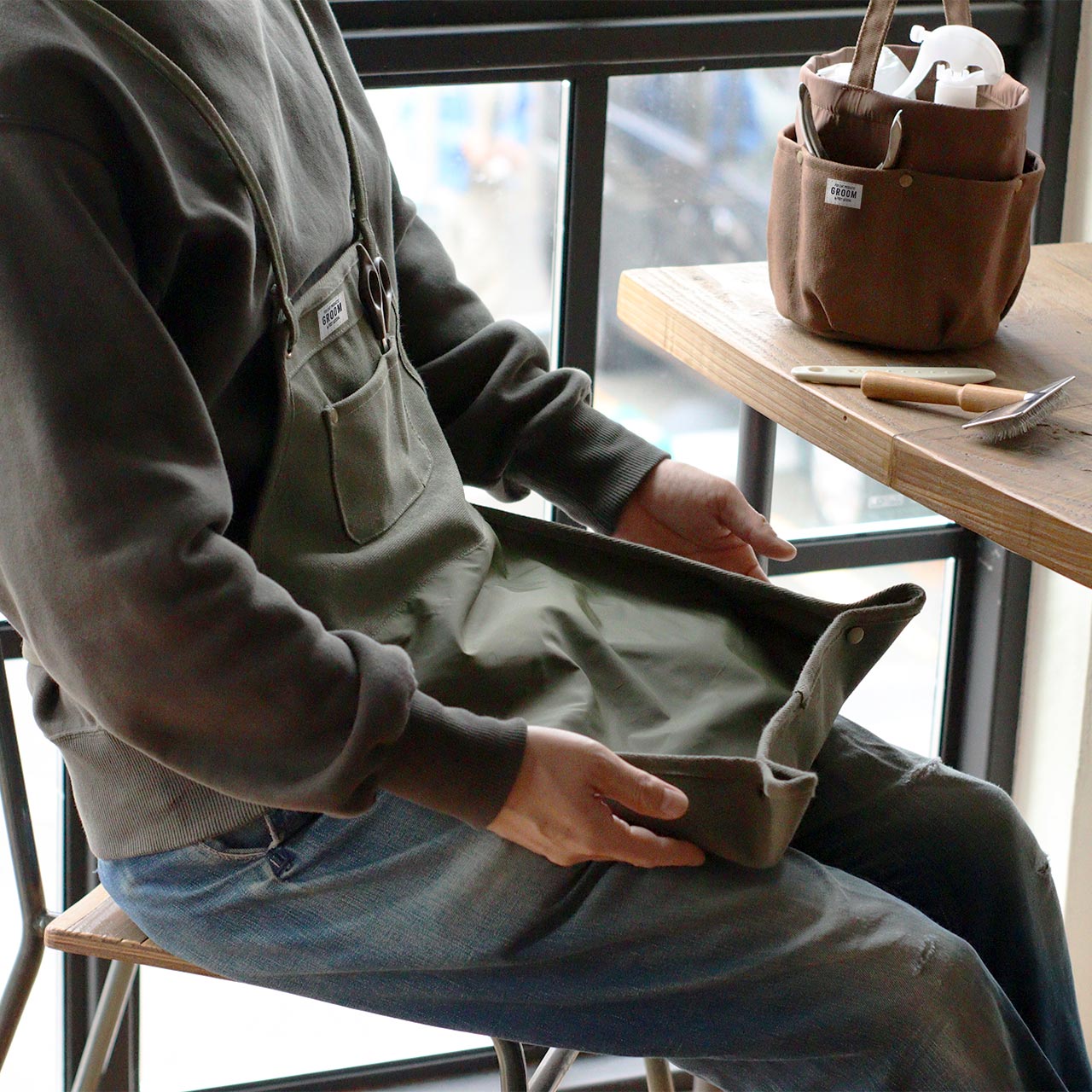 OSEWA APRON / お世話エプロン - OLIVE 【972310033】GROOM / グルーム