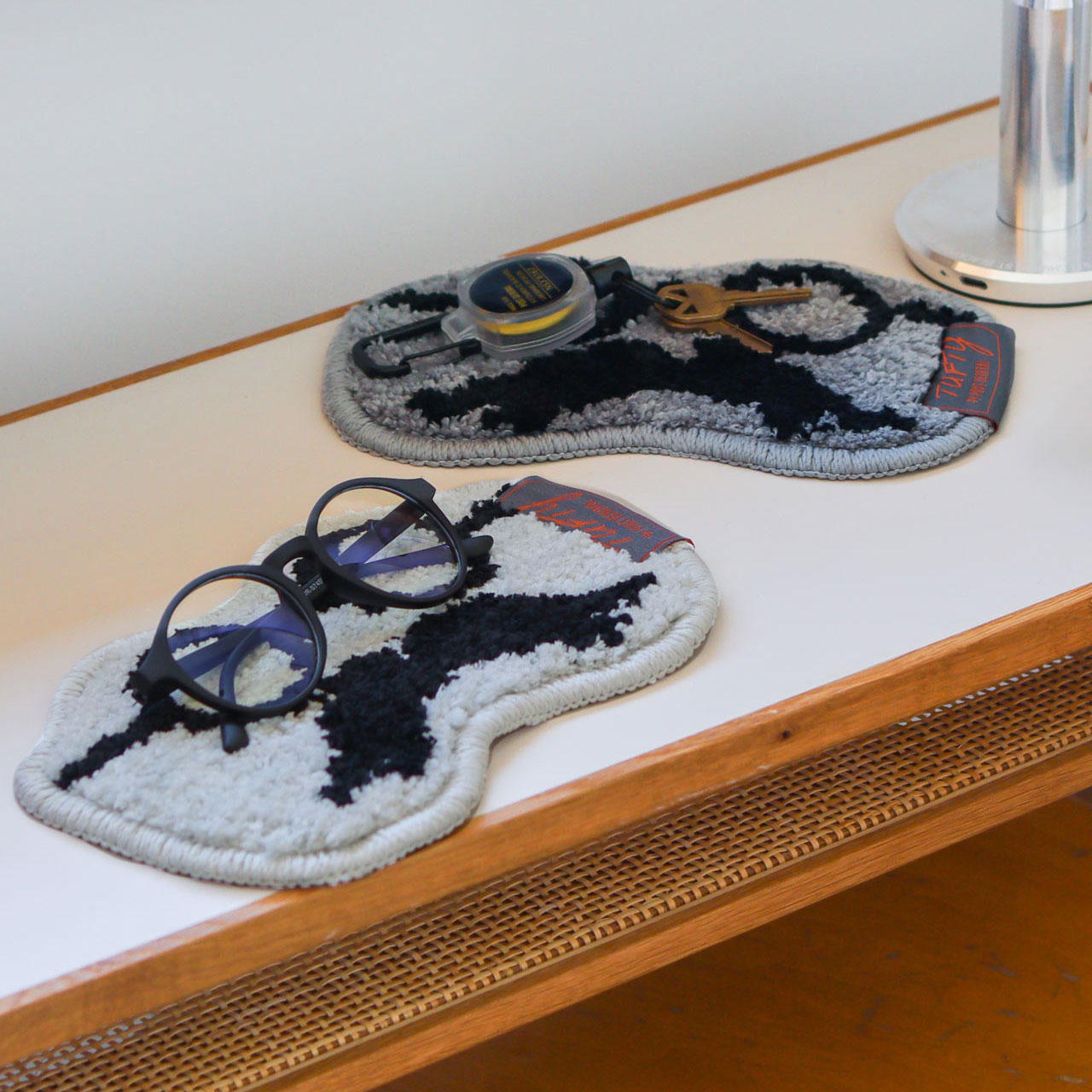 TUFTY GLASSES MAT / タフティー グラッシーズマット - DARK GRAY